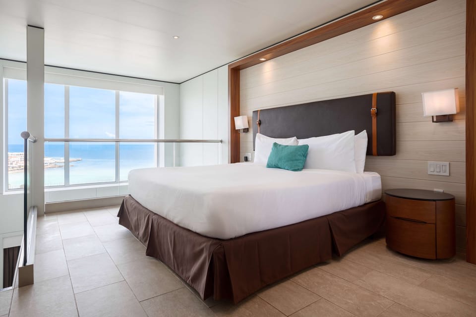 Frette Italian sheets, premium bedding, minibar (free items)