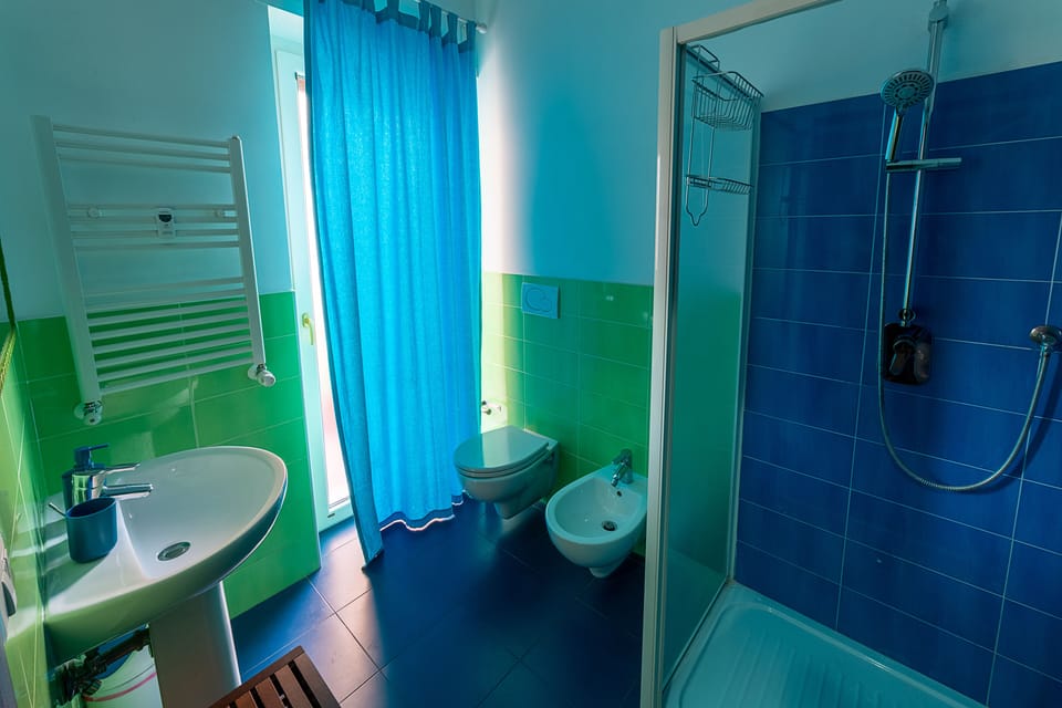 Comfort Double Room, Private Bathroom | Bathroom | Shower, free toiletries, hair dryer, bathrobes