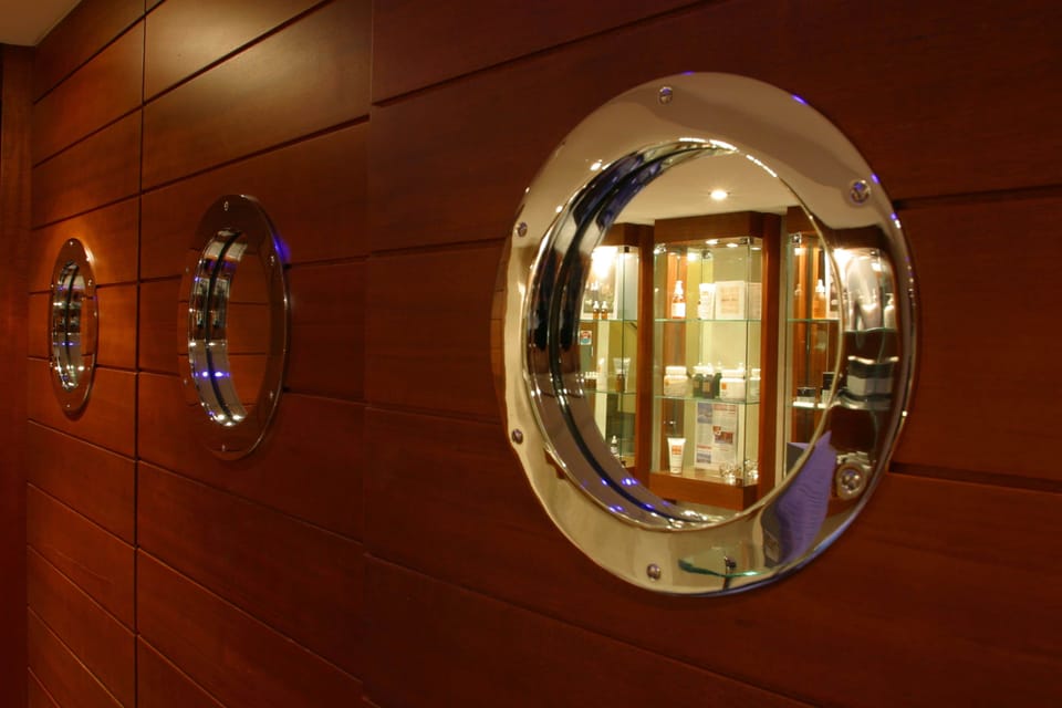 Steam room, Turkish bath, aromatherapy, hot stone massages, body wraps