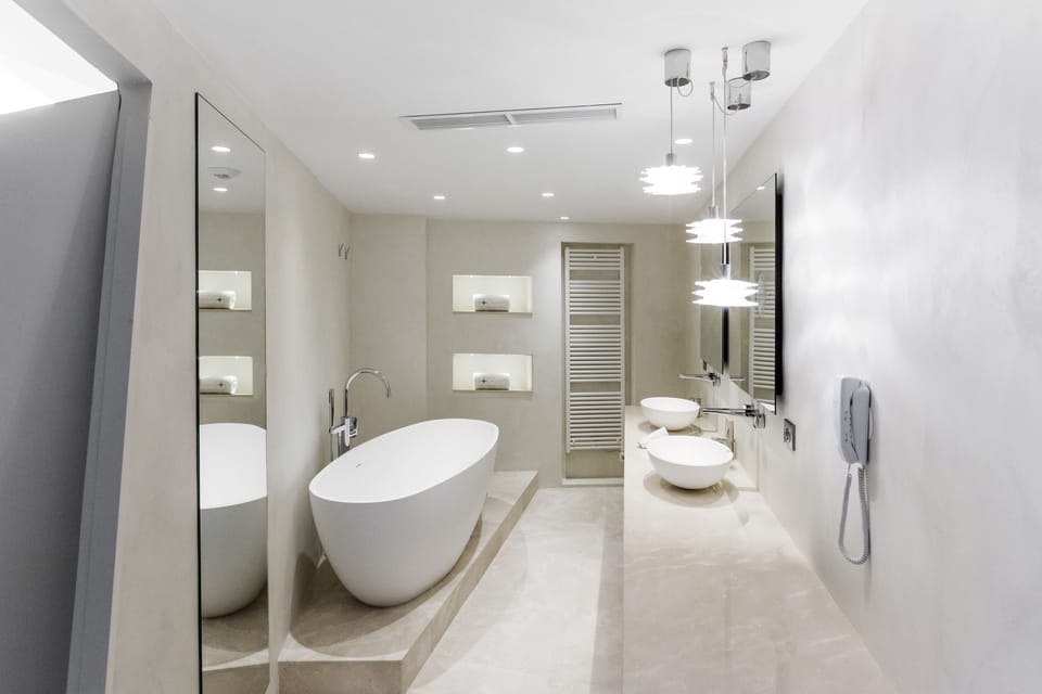 Suite, 1 King Bed, Sea View | Bathroom | Combined shower/tub, free toiletries, hair dryer, bathrobes