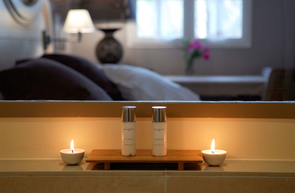 Double Room, Mountain View | Bathroom | Combined shower/tub, hair dryer, towels
