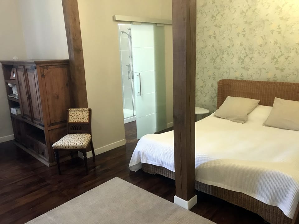 Superior Double Room, Ensuite, Garden View (The WOODPECKER)