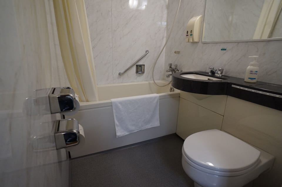 Triple Room, Private Bathroom | Bathroom | Free toiletries, slippers, bidet, towels