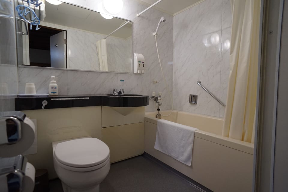 Family Room, Private Bathroom | Bathroom | Free toiletries, slippers, bidet, towels