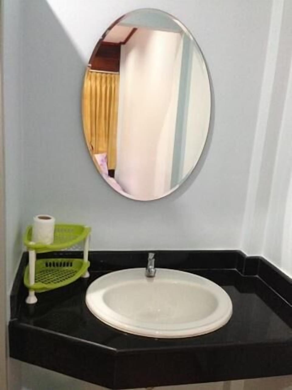 Bathroom sink