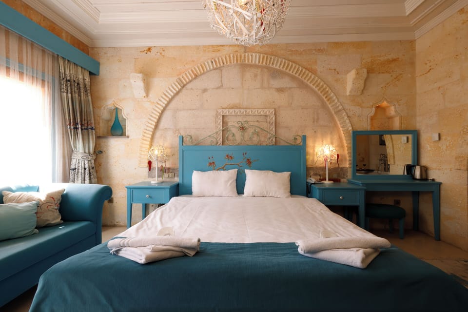 Premier Suite | Premium bedding, minibar, in-room safe, individually decorated