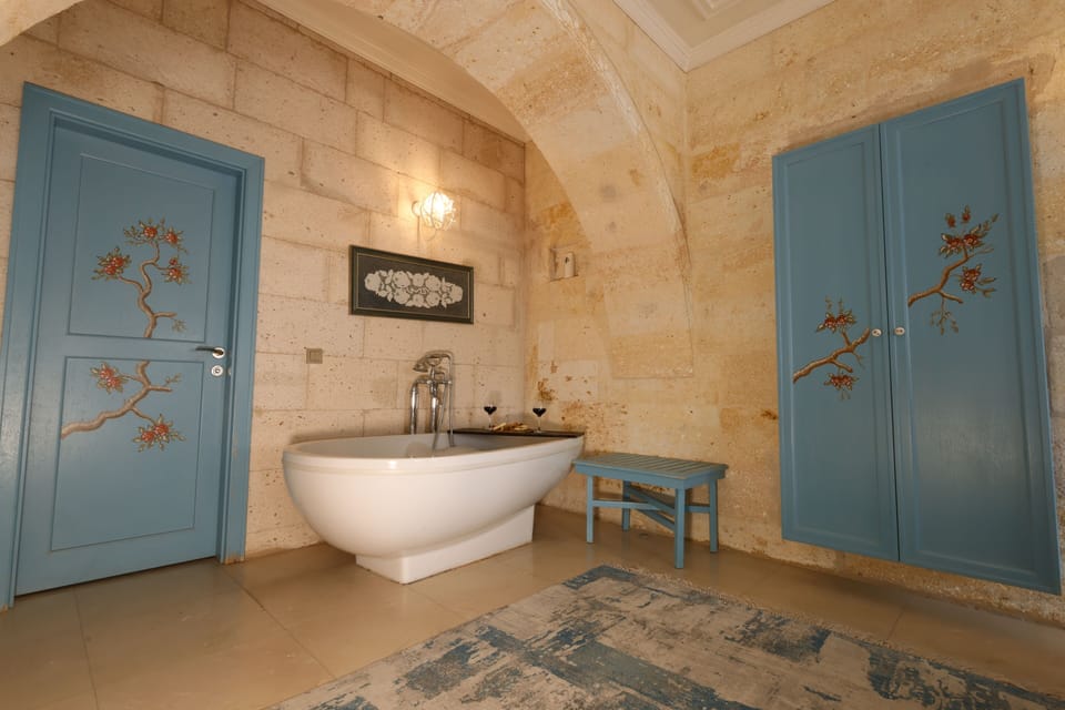 Premier Suite | Premium bedding, minibar, in-room safe, individually decorated