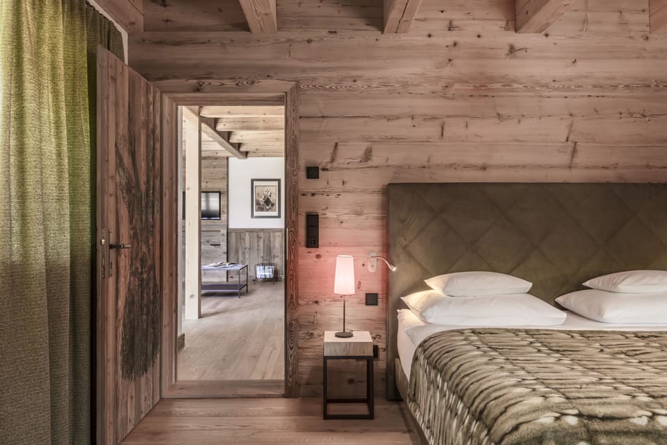 Country Style Chalet with Garden | Minibar, in-room safe, laptop workspace, blackout drapes