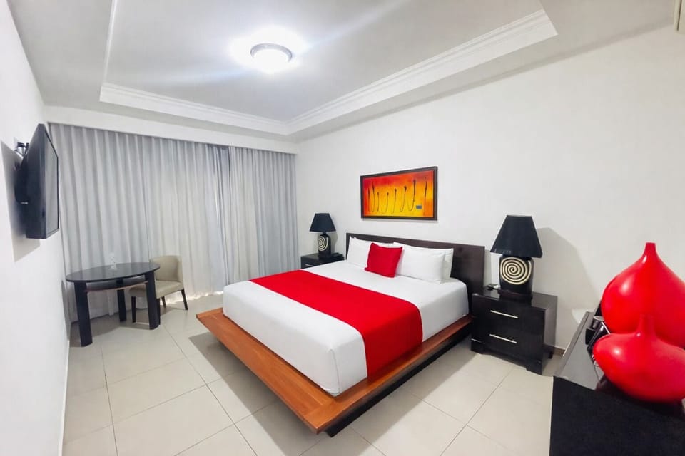Basic Room, 1 Queen Bed | Premium bedding, down comforters, in-room safe, desk