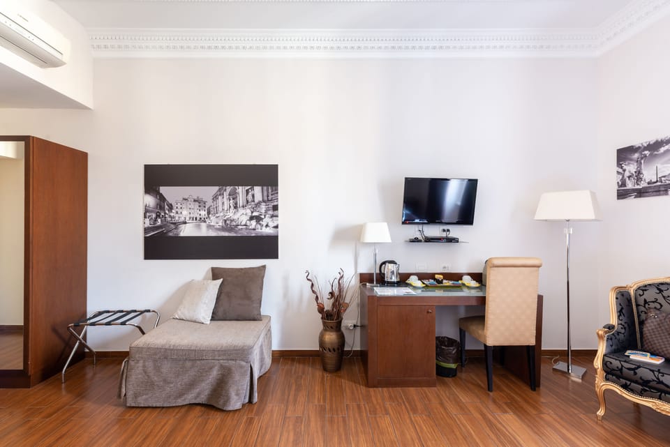 Deluxe Double or Twin Room | Premium bedding, down comforters, Tempur-Pedic beds, minibar