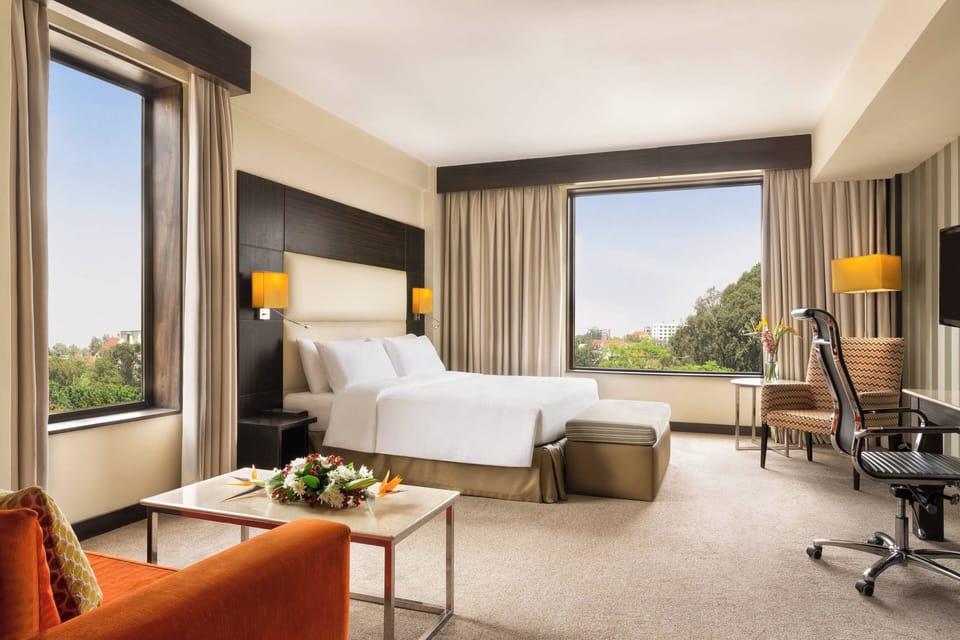 Executive Suite, 1 King Bed | Premium bedding, minibar, in-room safe, desk