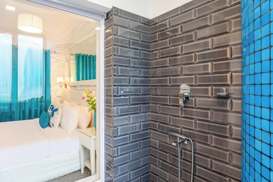 Premium Room | Premium bedding, down comforters, minibar, in-room safe