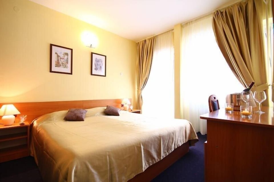 Basic Double or Twin Room, Balcony | In-room safe, desk, free WiFi, bed sheets