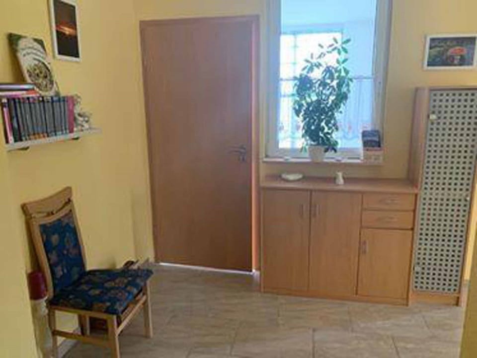Apartment | Living area | Flat-screen TV