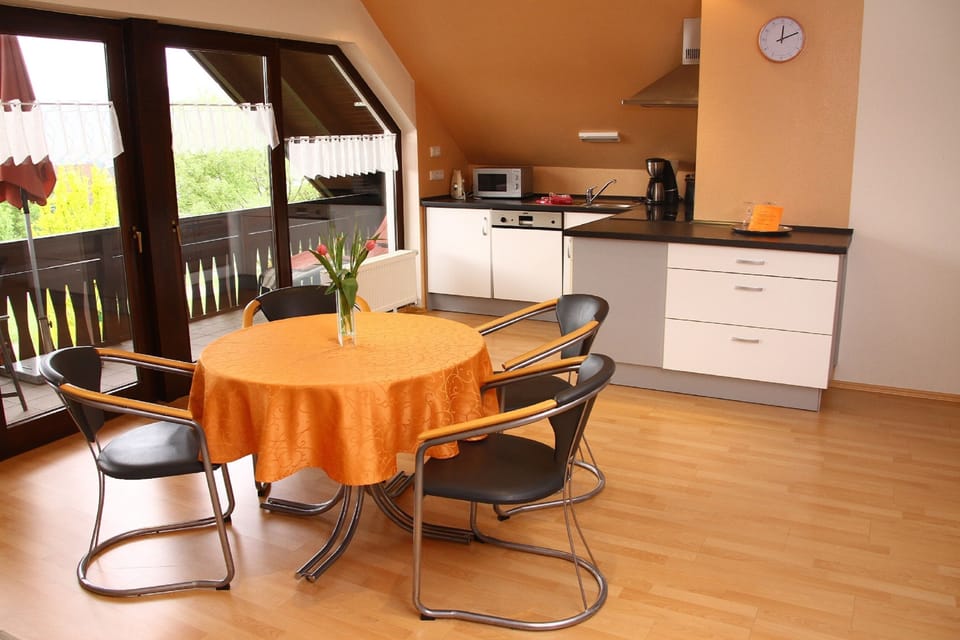 Apartment (Engelbergblick) | In-room dining