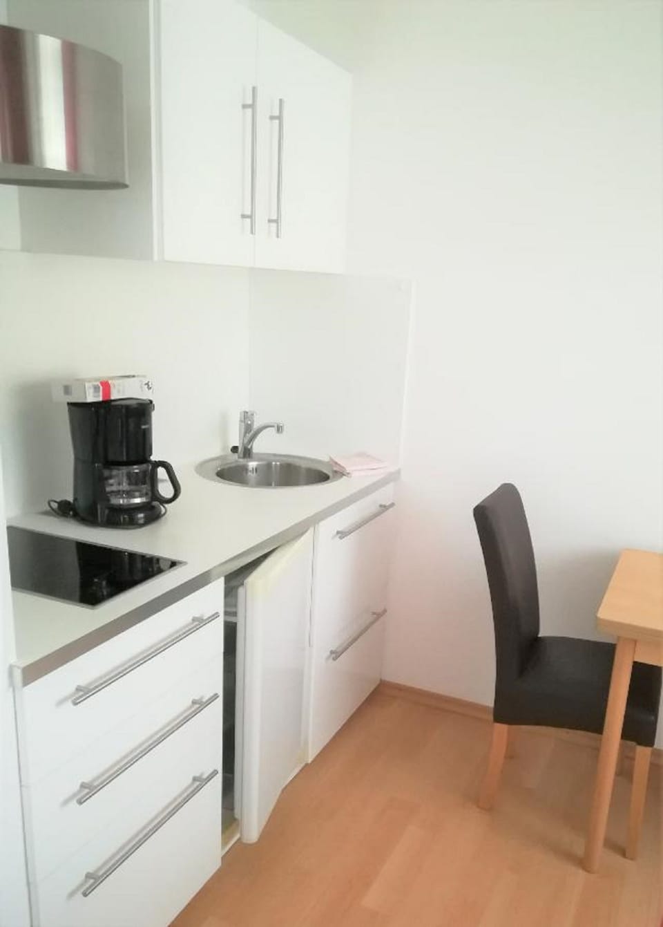 Apartment, 1 Bedroom (32m²) | Private kitchenette | Fridge, stovetop, coffee/tea maker, cookware/dishes/utensils