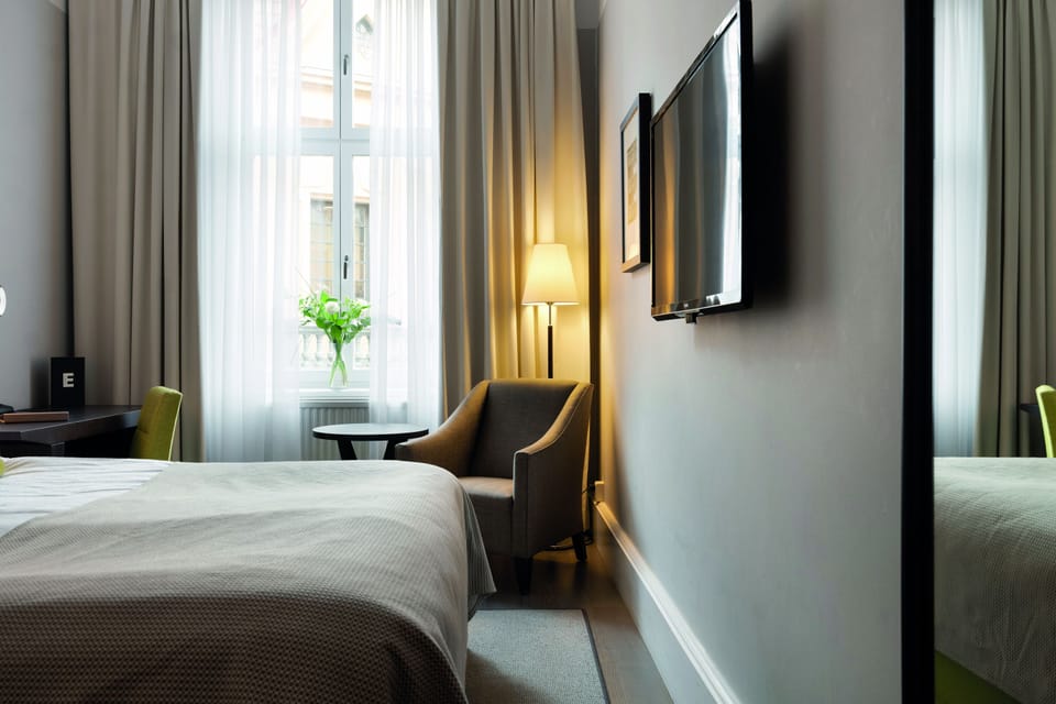 Superior Double Room | Minibar, in-room safe, desk, blackout drapes