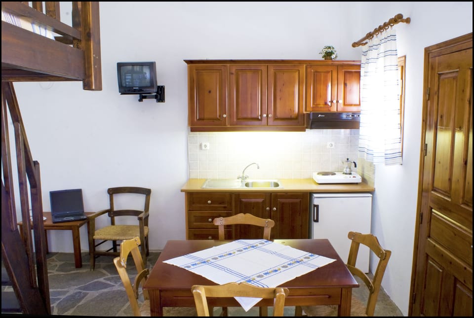 Apartment, 1 Bedroom | In-room dining