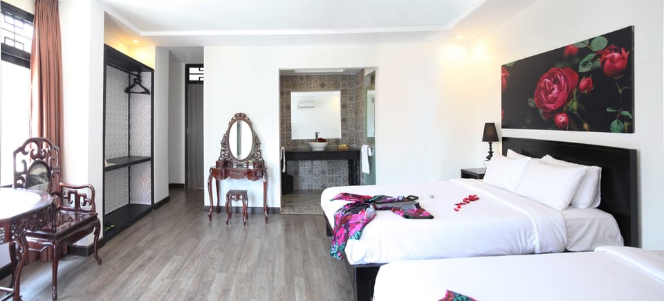Family Room, Balcony | Minibar, in-room safe, soundproofing, free WiFi