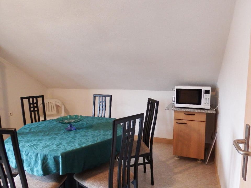 Apartment, Balcony | In-room dining
