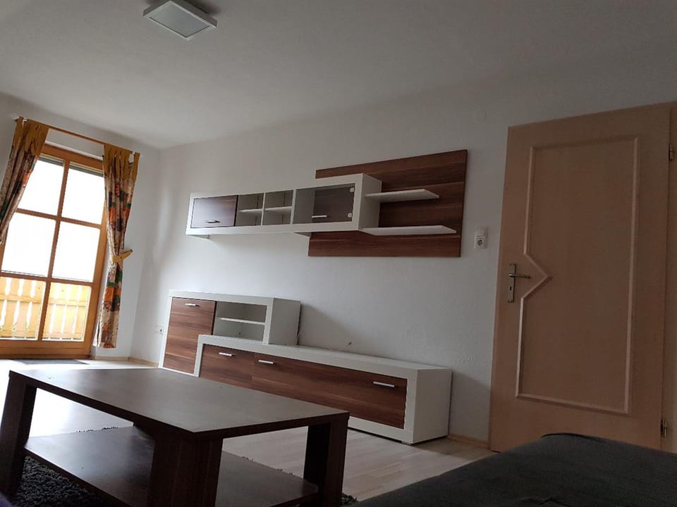 Apartment, Balcony | Living area | 32-inch TV with satellite channels