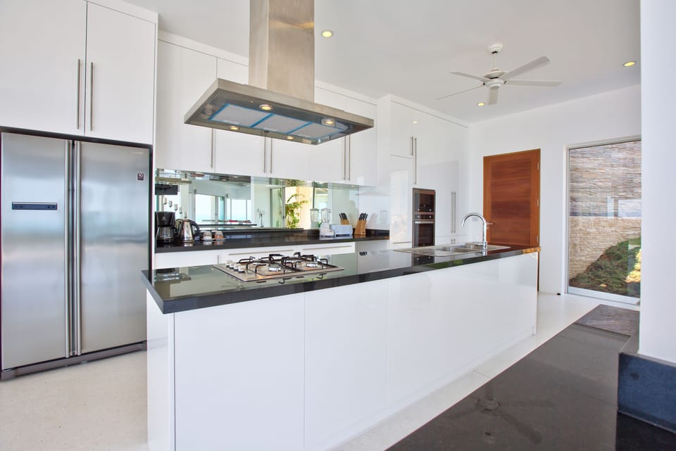 Villa, 6 Bedrooms | Private kitchen | Full-size fridge, microwave, oven, stovetop
