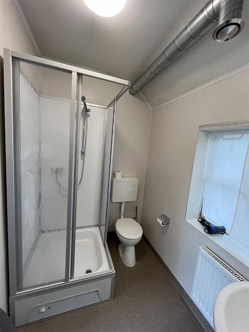 Room | Bathroom | Shower, towels