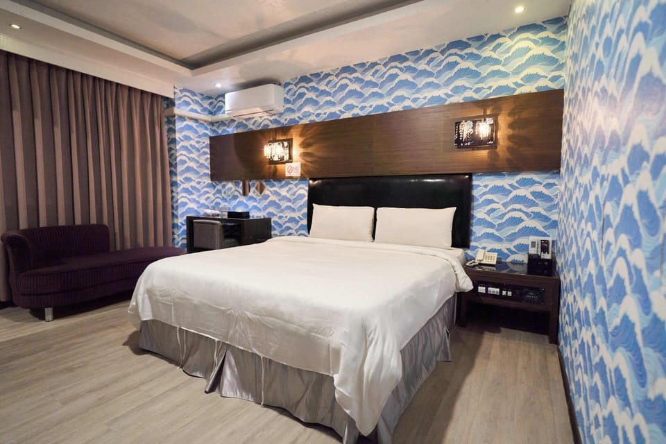 Classic Double Room | Down comforters, individually decorated, individually furnished, desk