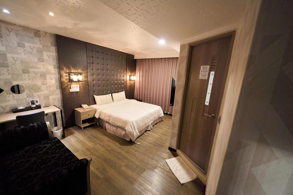 Superior Double Room | Down comforters, individually decorated, individually furnished, desk