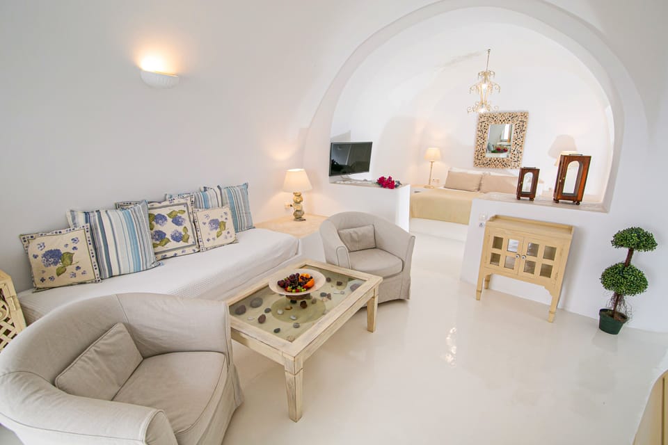 Signature Cave Suite with Hot Tub and Caldera View (Dafne) | Egyptian cotton sheets, premium bedding, down comforters