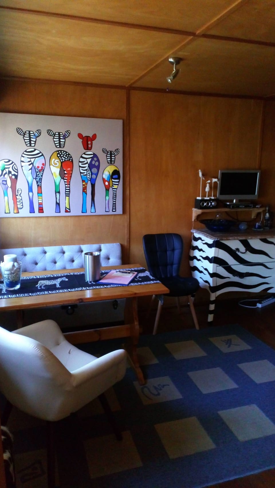 House | In-room dining