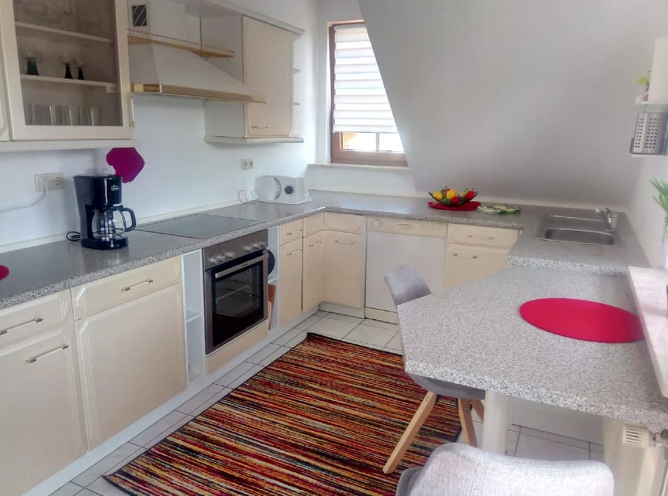 Apartment | Private kitchen | Fridge, microwave, oven, stovetop