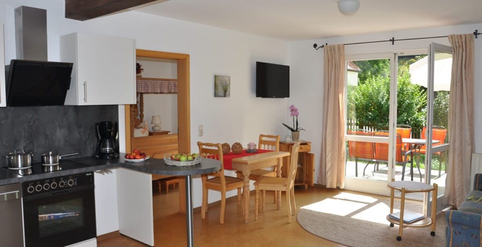 Apartment, Terrace | In-room dining