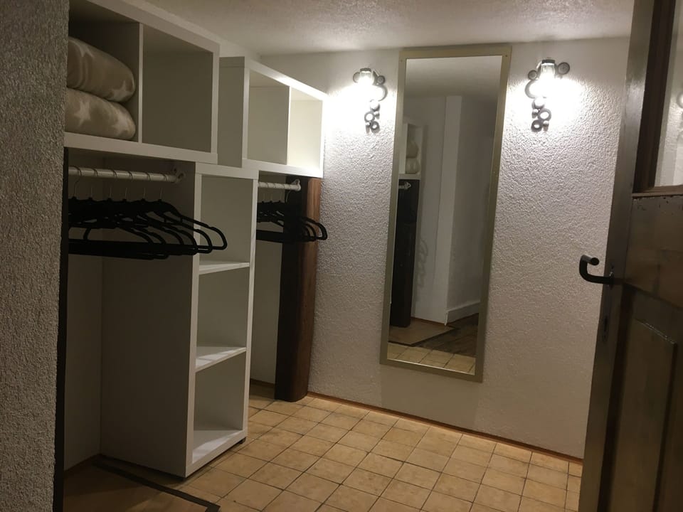 Apartment | Living area | TV