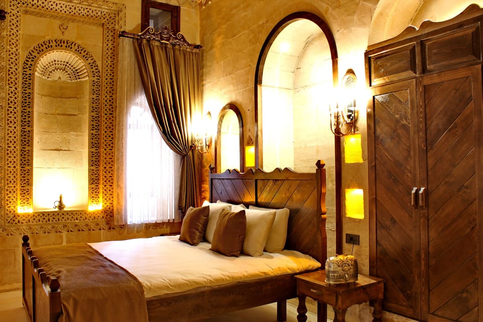 Deluxe Room, Jetted Tub | Premium bedding, individually decorated, individually furnished, desk