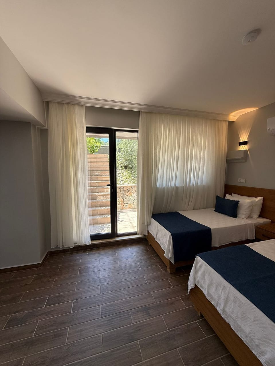 Economy Room, 1 Double Bed, Garden View | Tempur-Pedic beds, in-room safe, blackout drapes, soundproofing