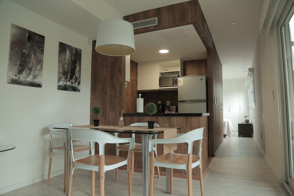 Premier Apartment, Garden View | Private kitchen | Mini-fridge, microwave, oven, stovetop