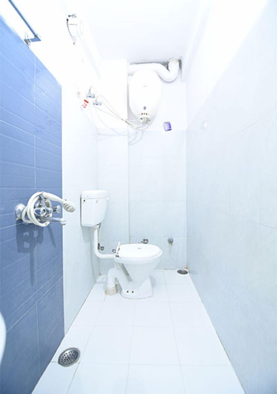 Deluxe Room | Bathroom | Shower, free toiletries, towels