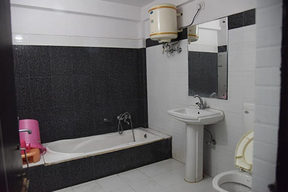 Super Deluxe Room | Bathroom | Shower, free toiletries, towels