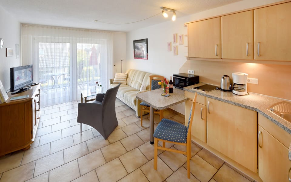 Condo, Balcony | Private kitchen | Fridge, microwave, coffee/tea maker, electric kettle