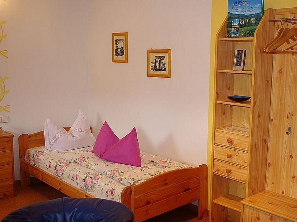 Twin Room | Free WiFi, bed sheets