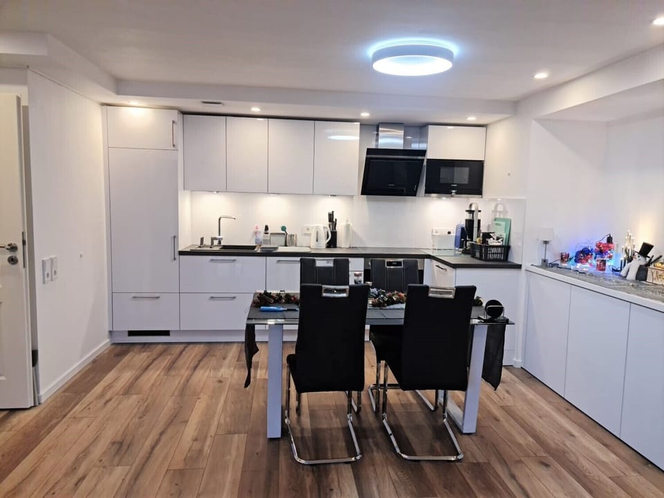 Condo | Private kitchen | Microwave, oven, dishwasher, cookware/dishes/utensils