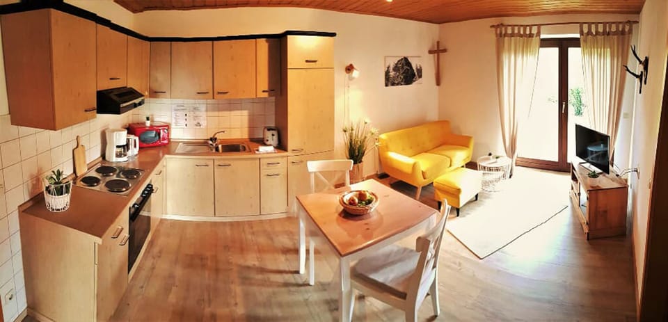 Apartment, Patio | Private kitchen | Fridge, microwave, oven, coffee/tea maker