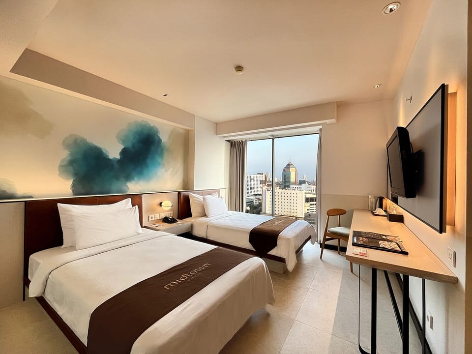 Groovy Twin Style | In-room safe, desk, free WiFi