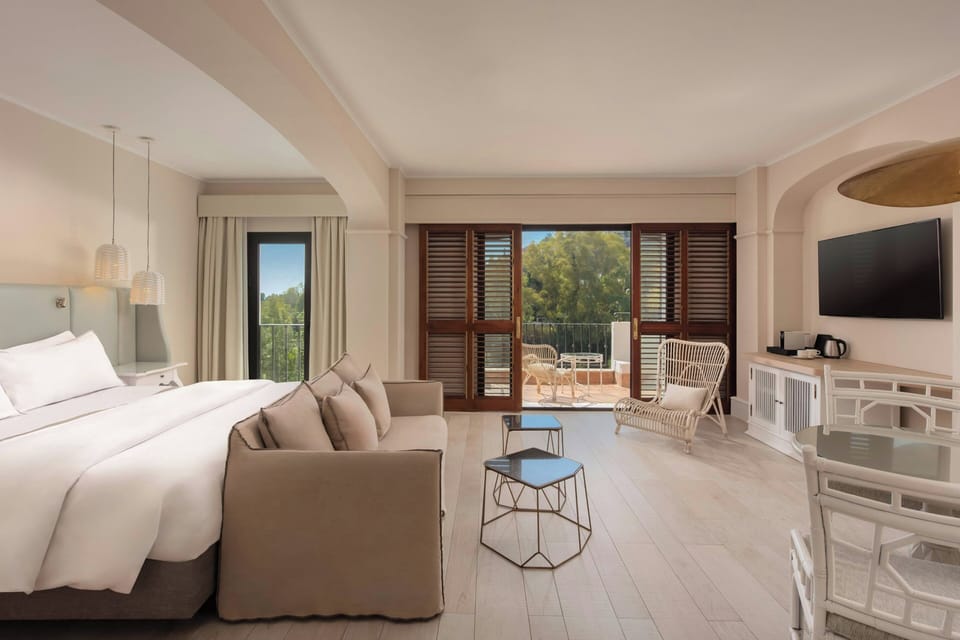Junior Suite, 1 Bedroom, Terrace | Egyptian cotton sheets, premium bedding, down comforters, pillowtop beds
