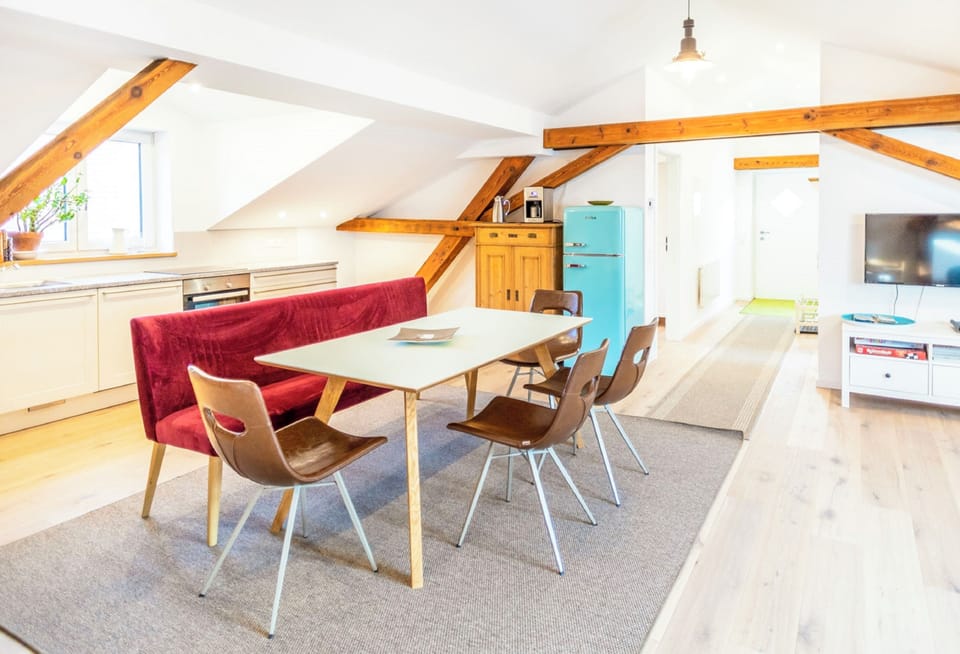 Apartment | Living area | 1-inch flat-screen TV with satellite channels, TV