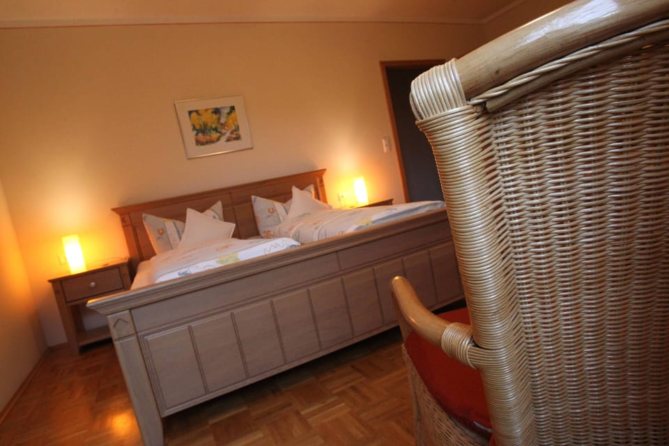 Double Room | Desk, free WiFi, bed sheets