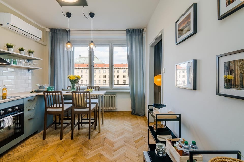 Traditional Apartment | Private kitchen | Fridge, microwave, oven, stovetop