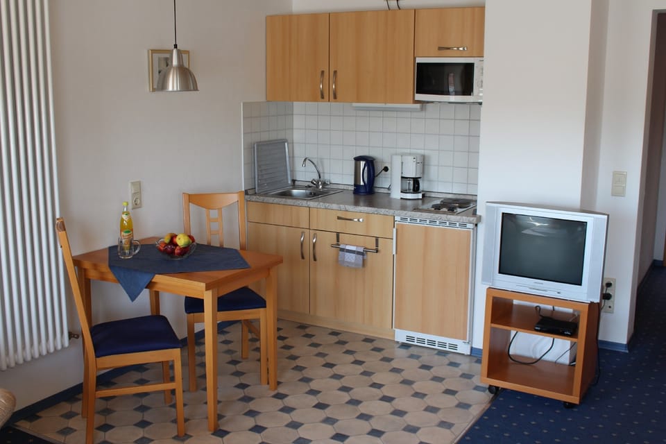 Apartment (16) | Private kitchenette | Stovetop, espresso maker, coffee/tea maker, electric kettle