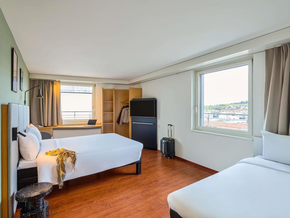 Double Room, 1 Double Bed (New Sleep Easy Concept) | Desk, soundproofing, rollaway beds (free), WiFi (free)